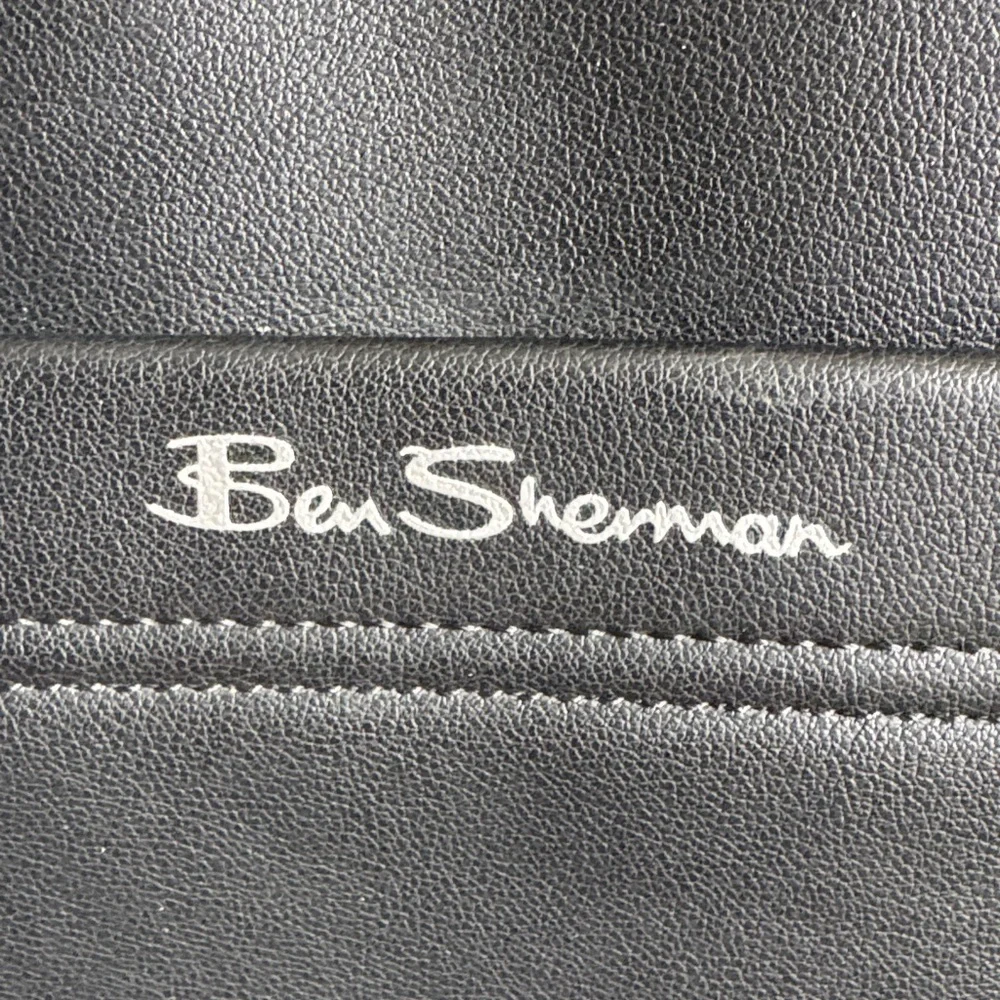 Ben Sherman Classic Black Messenger Bag NWOT